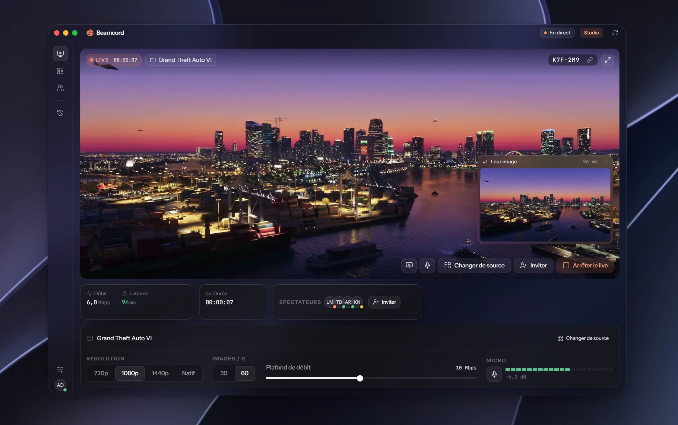 La fenêtre Beamcord pendant un direct : l'image diffusée, le retour de ce que voient les spectateurs, et les relevés de débit et de latence.